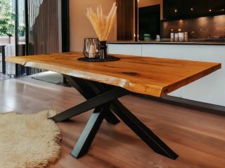 Unser Saint Gotthard Esstisch ist eine Zierde für jede Wohnung. Dank seiner vier ineinander verschlungenen Stahlstangen...